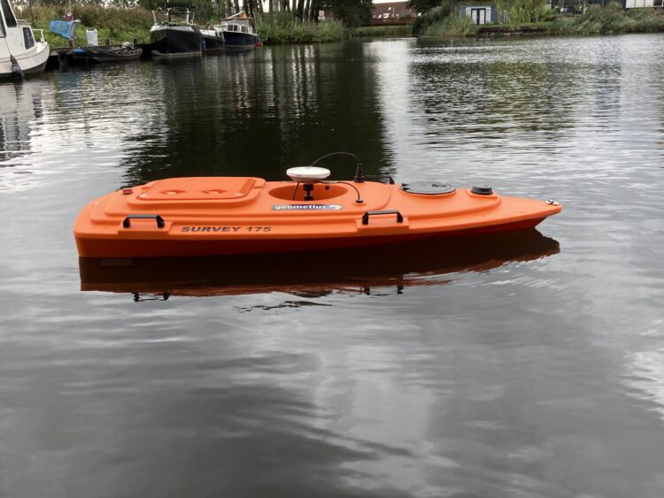Geometius usv; peilboot; survey boot; afstand bestuurbare peilboot; Geometius; meten; waterdiepte; waterdiepte meten